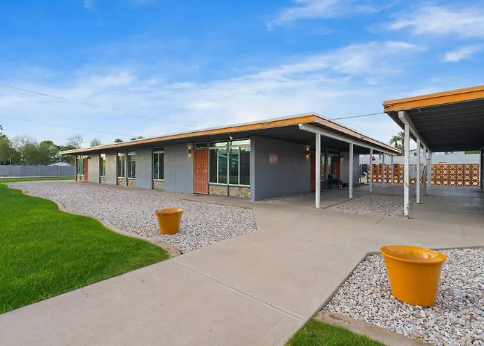 2 Bedroom Phoenix